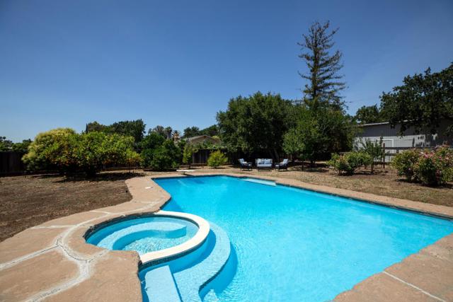 7565 Tierra Sombra Court, San Jose CA: https://media.crmls.org/mediaz/fe206fe8-2bc3-41ba-8cd0-8a941745ca47.jpg