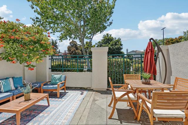 595 Shoal Circle,  CA: https://media.crmls.org/mediaz/fe207a43-43f6-47e0-b962-fd51e6ba3dc6.jpg