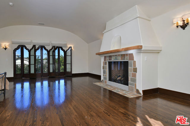 4352 Forman Avenue, Toluca Lake CA: https://media.crmls.org/mediaz/fe208134-505e-401c-8530-ce242aa6ff65.jpg