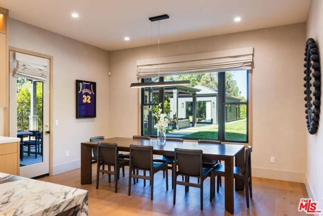 5084 Valjean Avenue, Encino CA: https://media.crmls.org/mediaz/fe20f2eb-3c27-48f2-a7af-8785b2ce8297.jpg