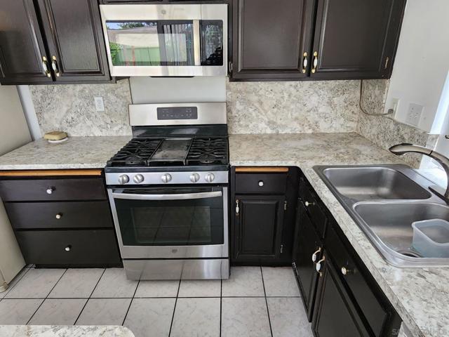 9020 Penticton Way, San Diego CA: https://media.crmls.org/mediaz/fe20f2f1-22df-4c3f-a7d2-0f708eb9afc0.jpg
