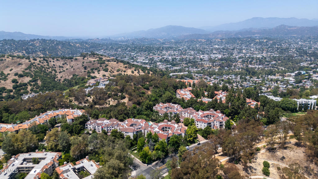 https://media.crmls.org/mediaz/fe212123-709f-41c3-8d76-ef25a67d97d1.jpg?preset=X-Large