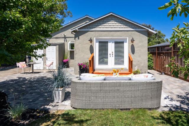 2653 Brewster Avenue, Redwood City CA: https://media.crmls.org/mediaz/fe217d28-5af7-4585-9731-a4b1a770dd23.jpg