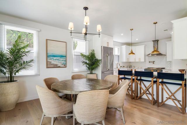 924 D Avenue, Coronado CA: https://media.crmls.org/mediaz/fe21c9b9-65a6-4c05-bfe7-a56a3abb1e50.jpg
