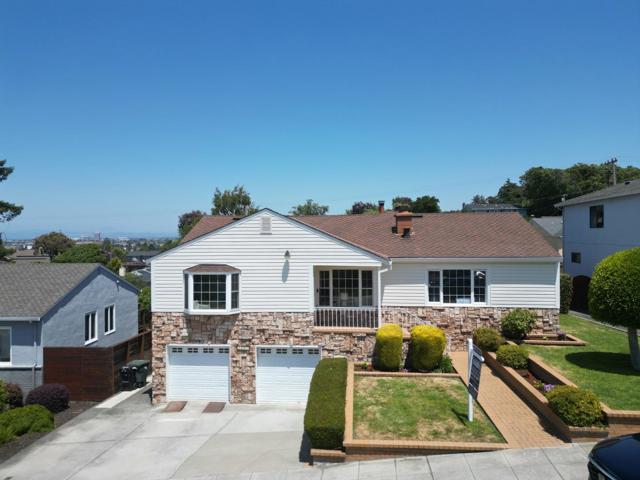 3709 Kenwood Avenue, San Mateo CA: https://media.crmls.org/mediaz/fe21e7e0-8a92-40c5-92bc-35ae44be402d.jpg