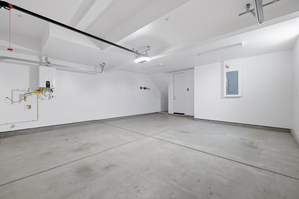 https://media.crmls.org/mediaz/fe232dd2-9341-47e0-8df9-d374c231c472.jpg?preset=X-Large