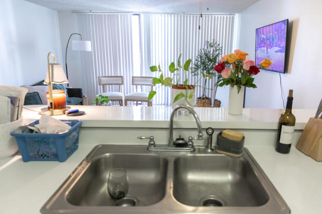 1400 E Palm Canyon Drive, Palm Springs CA: https://media.crmls.org/mediaz/fe239cba-148c-4a41-83a8-d7cd5db935c4.jpg