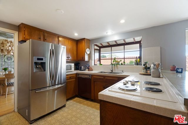 6847 Crest Road, Rancho Palos Verdes, California 90275, 4 Bedrooms Bedrooms, ,3 BathroomsBathrooms,Residential,Sold,Crest,25498791