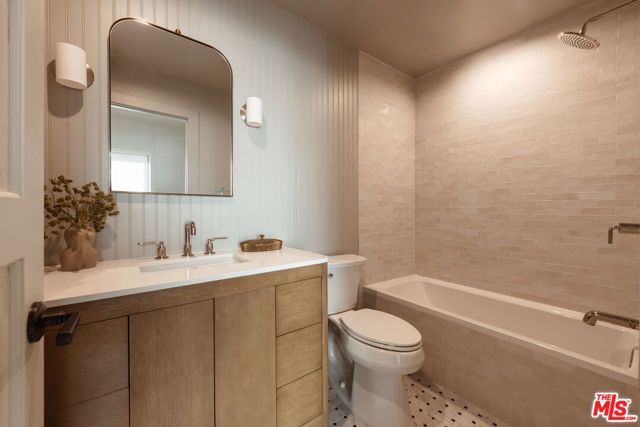 10 Village Circle, Manhattan Beach, California 90266, 3 Bedrooms Bedrooms, ,2 BathroomsBathrooms,Residential,For Sale,Village,25585917