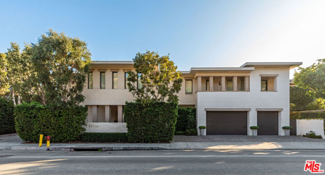 22368 Pacific Coast Highway, Malibu CA: https://media.crmls.org/mediaz/fe24e39c-d3f0-4f86-9082-c768e0be1498.jpg