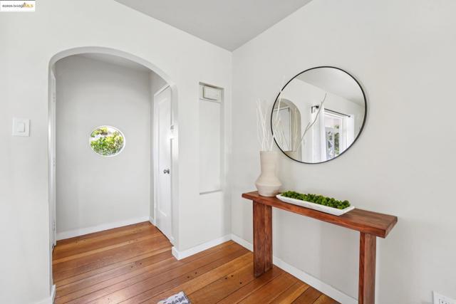 10601 Sheldon St, Oakland CA: https://media.crmls.org/mediaz/fe257227-ad6f-4825-abbe-b0ba964f4d96.jpg
