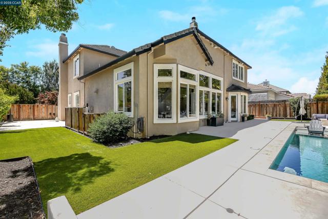 139 Shelterwood Ln, Danville CA: https://media.crmls.org/mediaz/fe25a783-6256-4dfc-8687-30f430744143.jpg