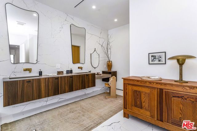 Drew Fenton | 324 S Medio Drive Los Angeles CA | MLS: 7084103