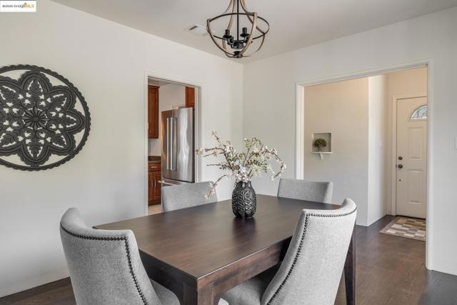 279 Pomona Street, Crockett CA: https://media.crmls.org/mediaz/fe26c7b9-7258-408e-9843-f408b1854490.jpg