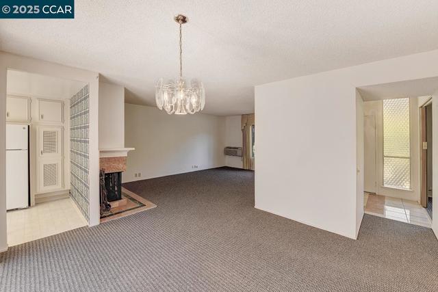 3333 Tice Creek Dr, Walnut Creek CA: https://media.crmls.org/mediaz/fe275aa4-911e-4c5f-9be4-2f42be8b43ea.jpg
