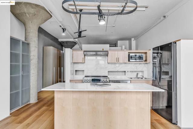1500 Park Ave, Emeryville CA: https://media.crmls.org/mediaz/fe276696-40fd-47a3-86b7-2d9695868459.jpg