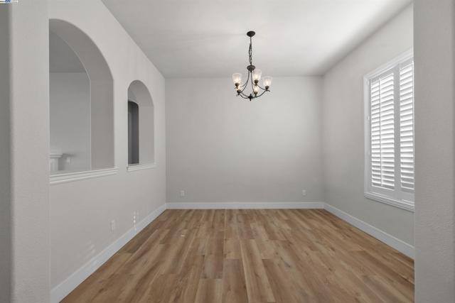 1060 swan river ct, Vacaville CA: https://media.crmls.org/mediaz/fe276dcb-d5aa-4176-8ef3-44b74c72f01e.jpg