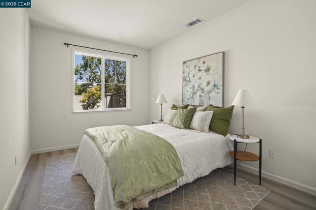 1162 Waverly Cir, Hercules CA: https://media.crmls.org/mediaz/fe27db67-f60f-452a-a6df-5f53eba3d24d.jpg