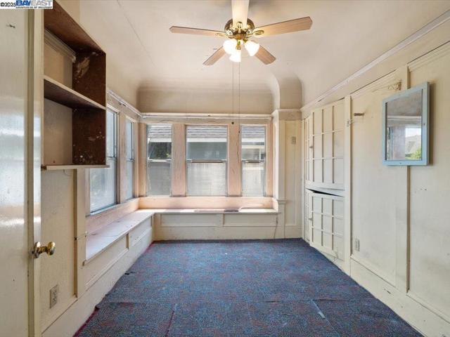1013 Chestnut St, Oakland CA: https://media.crmls.org/mediaz/fe284c29-1a1e-4dae-912e-a192c9c69c5a.jpg