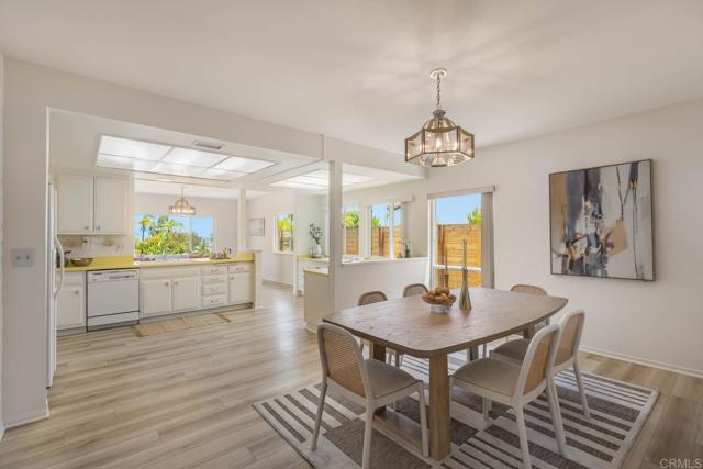 Detail Gallery Image 9 of 34 For 2476 Pinewood St, Del Mar,  CA 92014 - 3 Beds | 2 Baths
