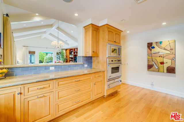 4246 STERN Avenue photo 8