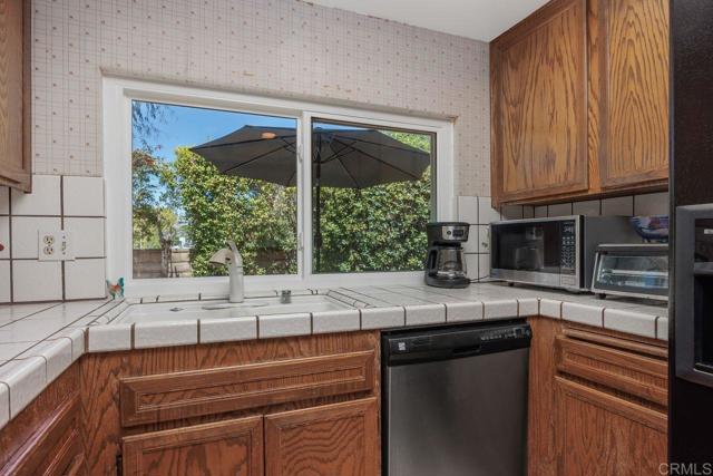 1440 Tennis Match Way, Encinitas CA: https://media.crmls.org/mediaz/fe29c654-8f8b-4a2e-838d-07f8ce3329eb.jpg