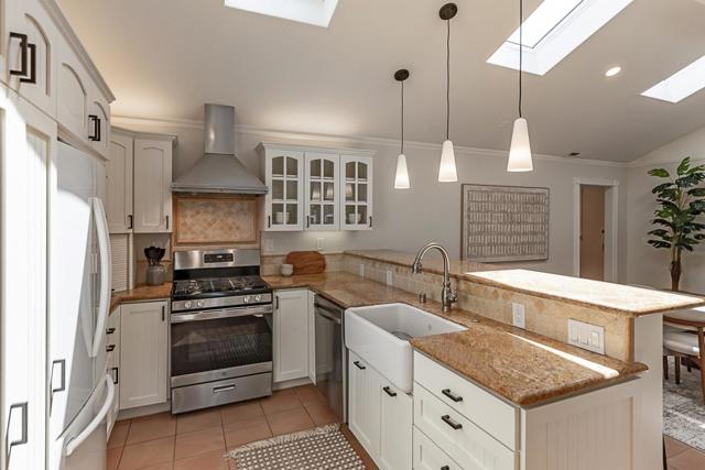 1532 Meadow Lane, Mountain View CA: https://media.crmls.org/mediaz/fe29e39c-dc2c-4259-acd0-1a25350c257c.jpg