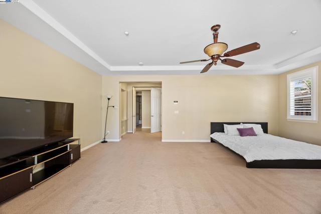 2132 Gold Poppy St, Brentwood CA: https://media.crmls.org/mediaz/fe2a61d6-fbc3-417d-8524-1197725f059d.jpg