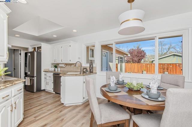 6767 Taffy Ct, Pleasanton CA: https://media.crmls.org/mediaz/fe2a839e-741d-4e35-bed0-5721e876490f.jpg