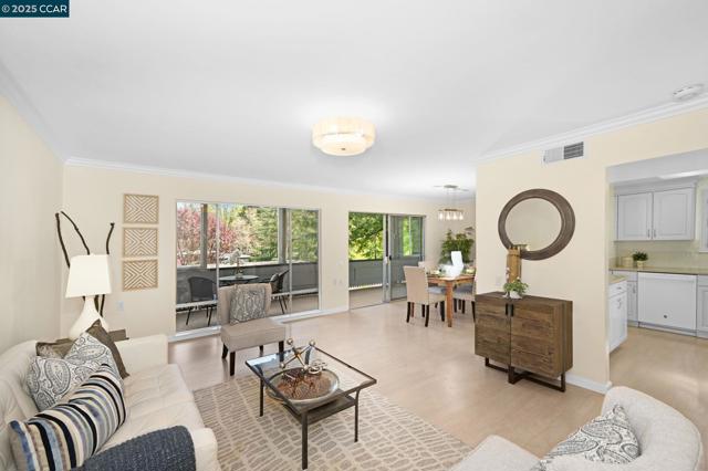 1549 Oakmont Dr, Walnut Creek CA: https://media.crmls.org/mediaz/fe2a920c-8a90-4998-a535-db86b2aa0e06.jpg