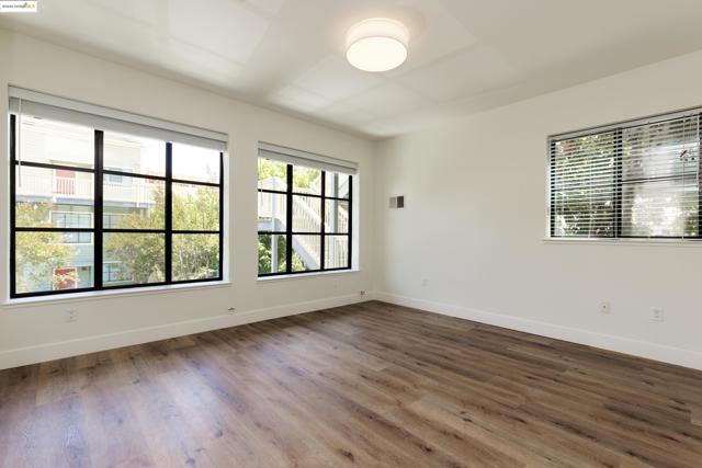 1565 32nd Street, Oakland CA: https://media.crmls.org/mediaz/fe2aa74e-5f35-4829-8bf3-61375a1339bc.jpg