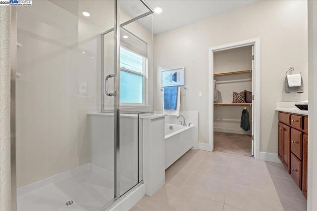 Image 43 of 60 For 2880 Stringham Way