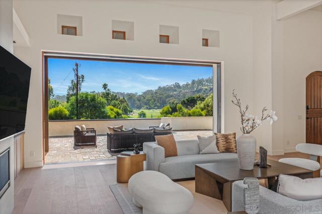 5758 Las Palomas, Rancho Santa Fe CA: https://media.crmls.org/mediaz/fe2b7be1-cadf-4539-b671-3b349b089701.jpg