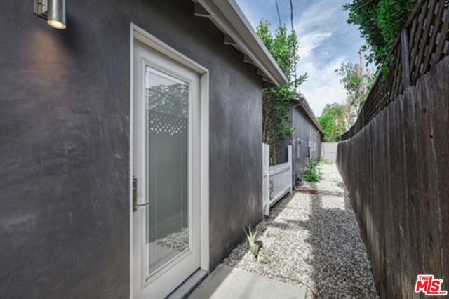 23018 Leonora Drive, Woodland Hills CA: https://media.crmls.org/mediaz/fe2c068a-8002-4bfe-9f77-d29356d7f931.jpg