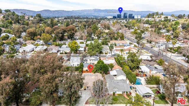 22021 De La Osa Street, Woodland Hills CA: https://media.crmls.org/mediaz/fe2c1e08-a304-4785-b75a-6343f9f68266.jpg