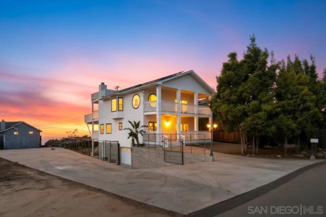 131 Scenic Dr, El Cajon CA: https://media.crmls.org/mediaz/fe2c7d40-c7ef-4e15-bc07-624c2ca495dc.jpg