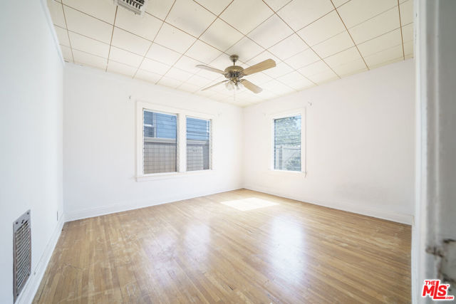 4804 La Canada Boulevard, La Canada Flintridge CA: https://media.crmls.org/mediaz/fe2cda56-c1b0-4b7b-8785-404c73ded3c4.jpg