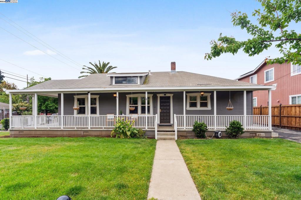 792 Sycamore Ave