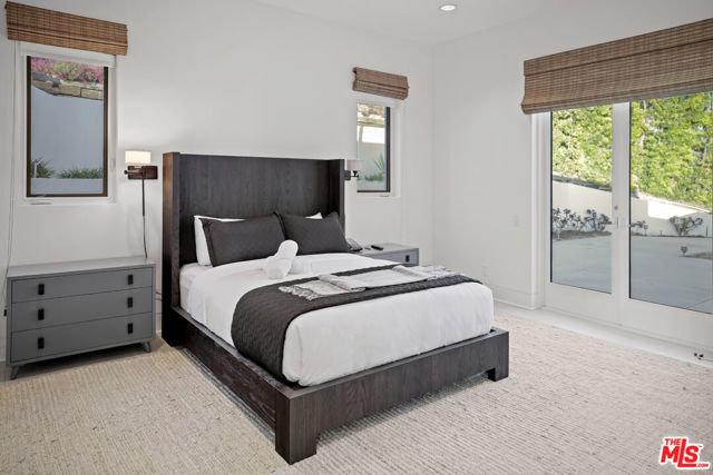 27454 Winding Way, Malibu CA: https://media.crmls.org/mediaz/fe2d94e9-129d-4dfb-868f-91c323adbd4a.jpg