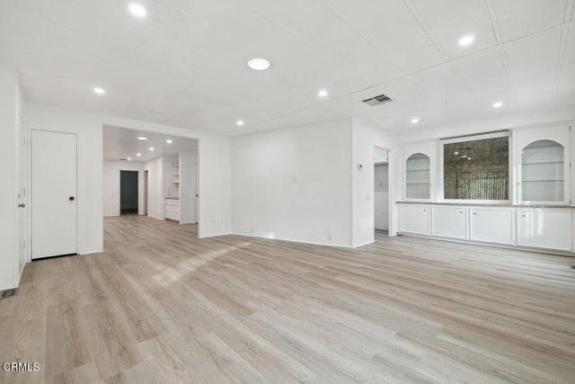 Detail Gallery Image 5 of 39 For 206 Browning Ave #206,  Ventura,  CA 93003 - 2 Beds | 1 Baths