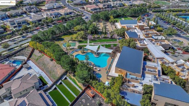 1577 Chianti LN, Brentwood CA: https://media.crmls.org/mediaz/fe2db27d-ab53-435a-bf47-b2d666d2498d.jpg