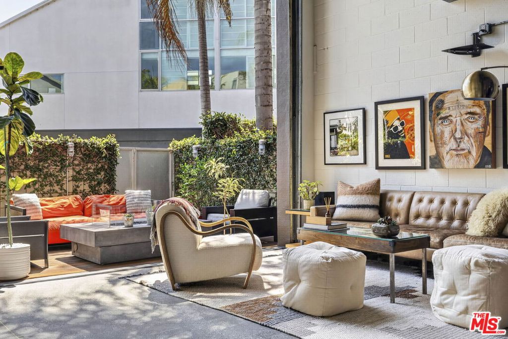 2120 Narcissus Court — architectural residence