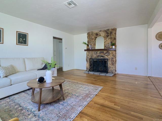161 Twin Oaks Circle, Chula Vista CA: https://media.crmls.org/mediaz/fe2dcc60-3262-430f-9a1a-d9a50fa9530a.jpg