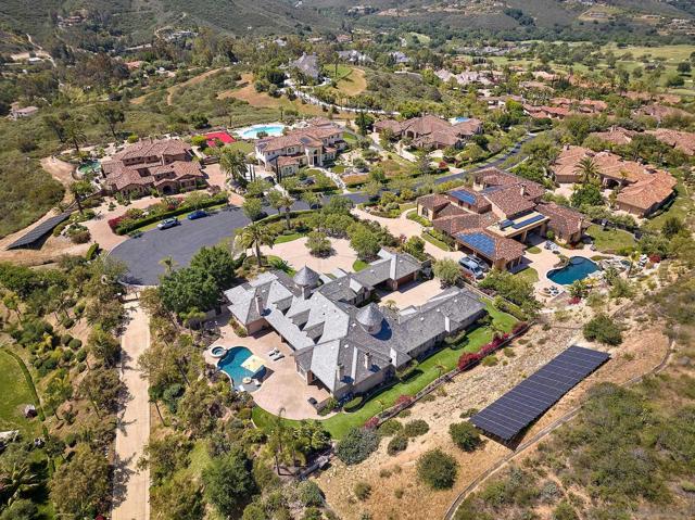 14460 Cheyenne Trl, Poway CA: https://media.crmls.org/mediaz/fe2dfbd6-1485-42f3-917f-72332544f69c.jpg