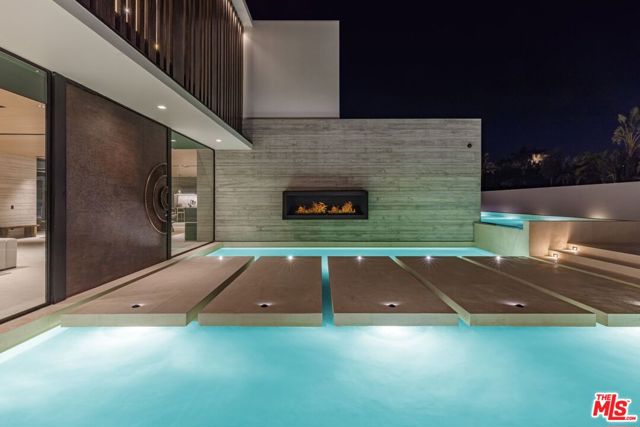 Image 34 of 41 For 6889 Dume Drive