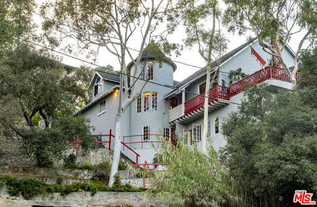 2882 Belden Drive, Los Angeles CA: https://media.crmls.org/mediaz/fe2e96d8-9a44-4612-8244-a330033c2557.jpg