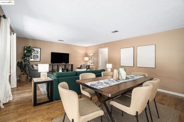 1039 Village Oaks Drive, Martinez CA: https://media.crmls.org/mediaz/fe2eaa43-8789-4afa-9795-8d6575810876.jpg