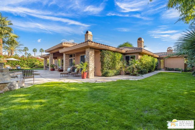 2 Varsity Circle, Rancho Mirage CA: https://media.crmls.org/mediaz/fe2f1aaf-d91c-4514-a186-d9cd48954918.jpg