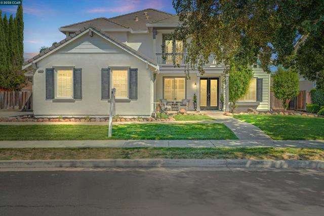 2856 Gardenside Ct, Brentwood CA: https://media.crmls.org/mediaz/fe2f1df9-9013-46af-b5c6-3964da548f21.jpg