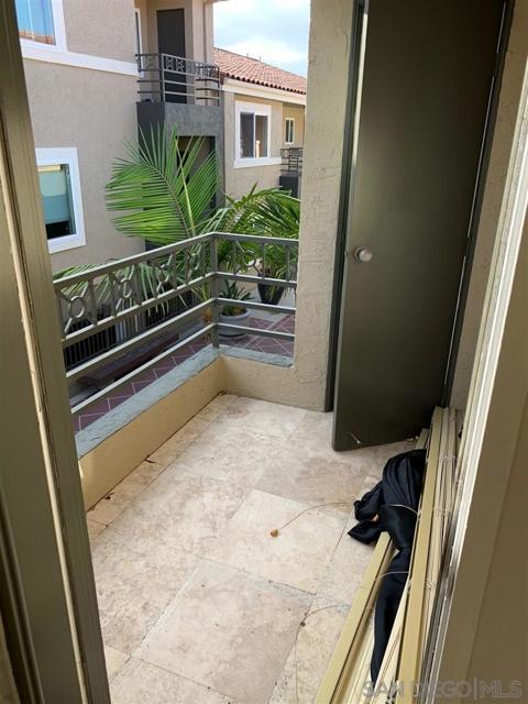 7405 Charmant Drive, San Diego CA: https://media.crmls.org/mediaz/fe2f47b1-fe50-4079-9b32-30a6e842d6d5.jpg